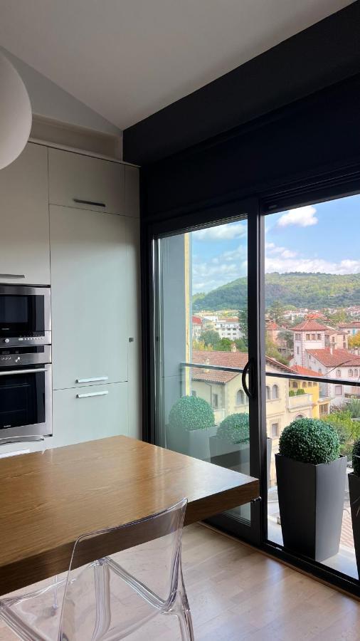 Atico De Diseno Con Terraza En El Centro De Olot Apartment Exterior foto