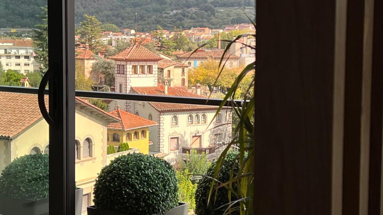 Atico De Diseno Con Terraza En El Centro De Olot Apartment Exterior foto