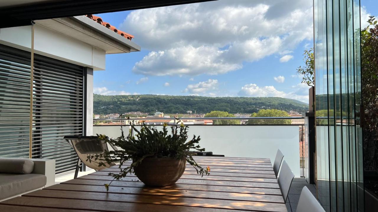 Atico De Diseno Con Terraza En El Centro De Olot Apartment Exterior foto
